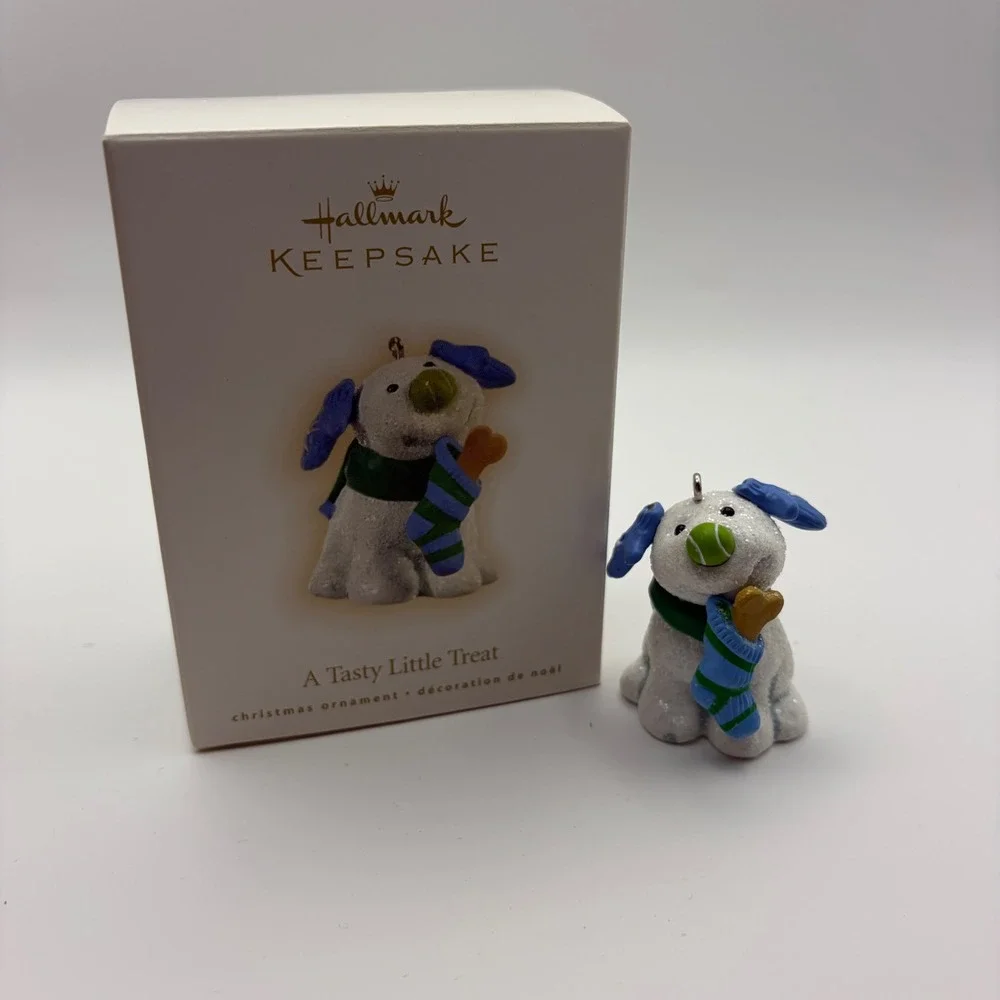 Hallmark Keepsake 2009 A Tasty Little Treat Dog Christmas Ornament Sue Tague